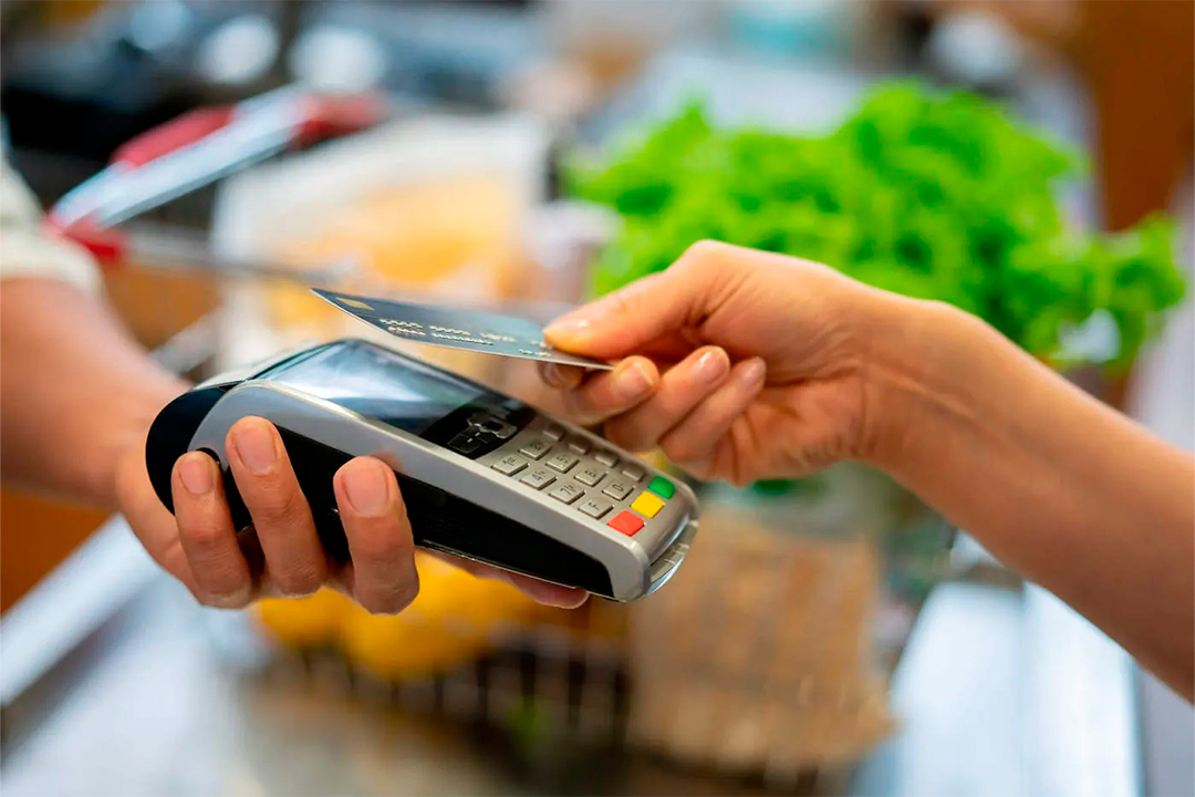 Sem Título 1 0044 A Customer Buying Groceries Taps Their Credit Card On The Card Reader.jpg