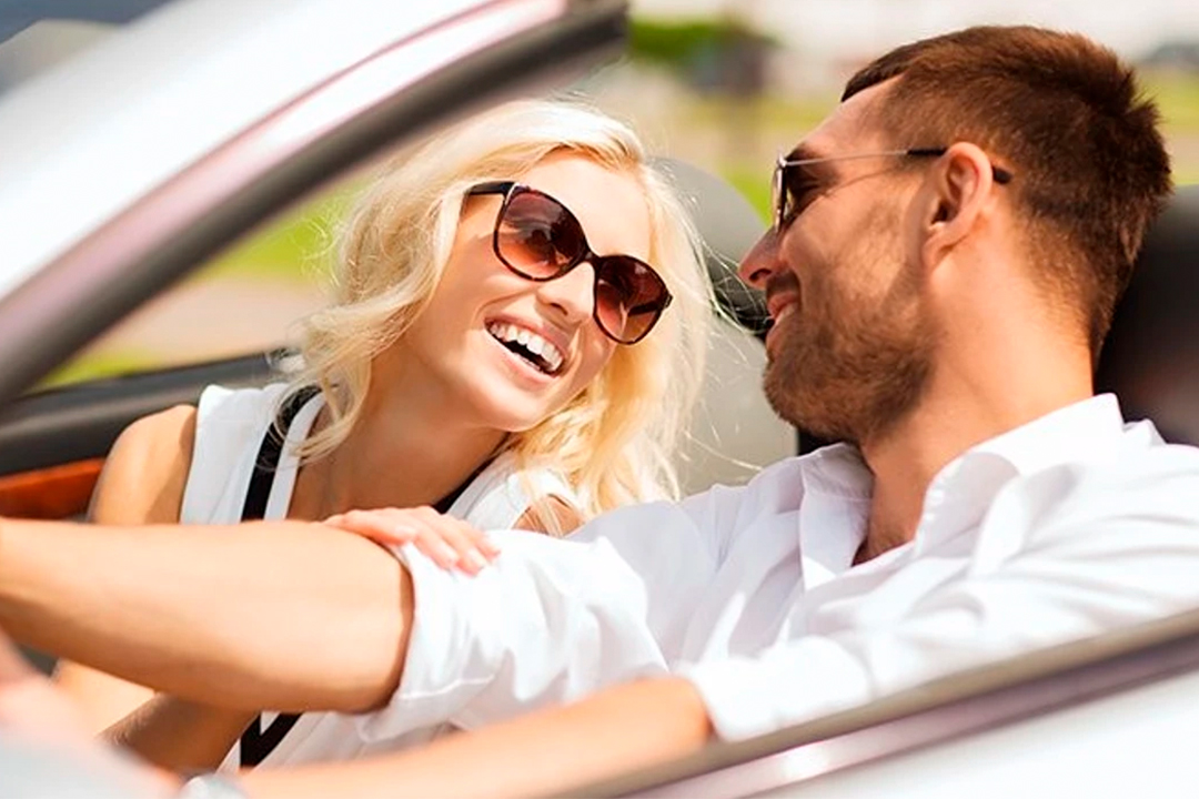 Sem Título 1 0050 2010 03 happy couple saved money on car rental jpg