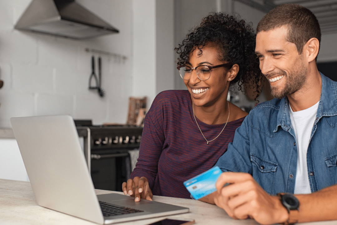 Sem Título 1 0055 8.5.24 Blog Post Happy Black Millennial Couple with Laptop 1 1024x791 1